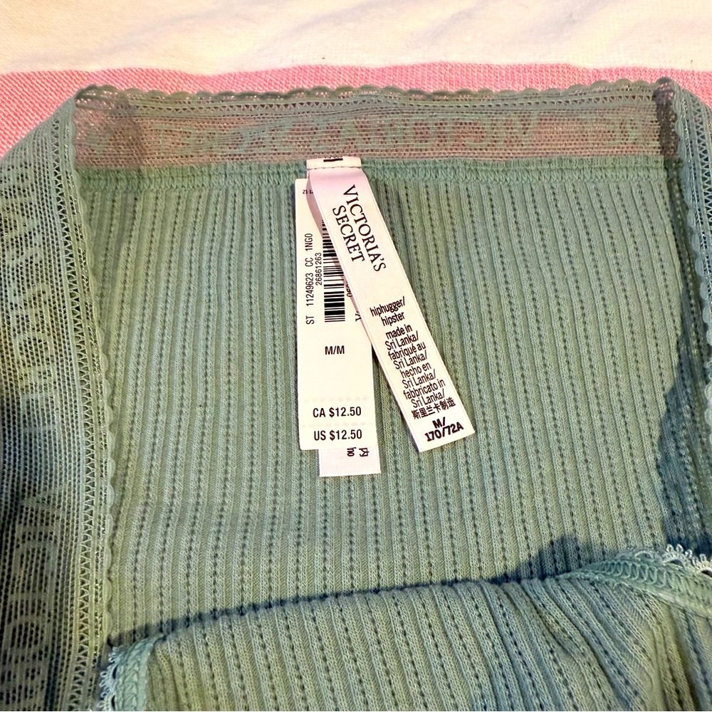 Victoria’s Secret T-Shirt Bra & Matching Panties - Picture 11 of 16
